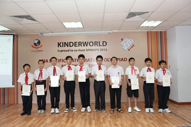 Danh sách 10 thí sinh xuất sắc nhất Việt Nam được mời tham dự vòng chung kết APMOPS tại Singapore, minh chứng cho phương pháp giải toán olympic 1 hiệu quả.