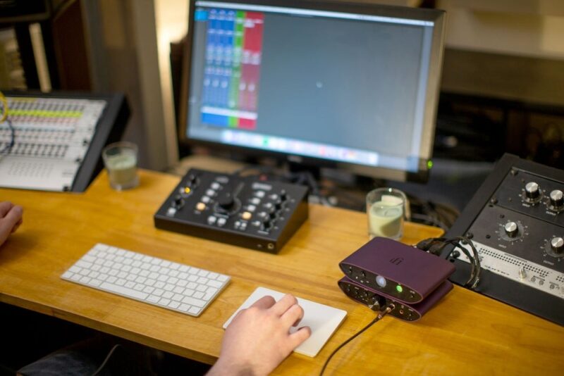 Định Lý Lấy Mẫu Nyquist-Shannon: Nền Tảng Chuyển Đổi Tín Hiệu Số