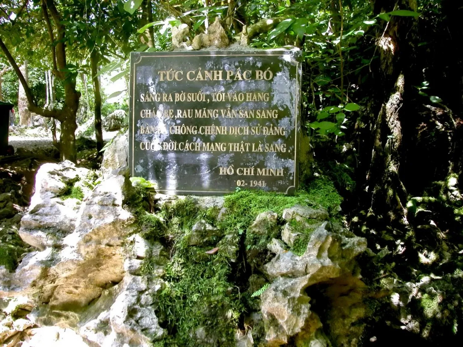 Hang Pác Pó – Nơi Bác Hồ vẽ đường cứu nước