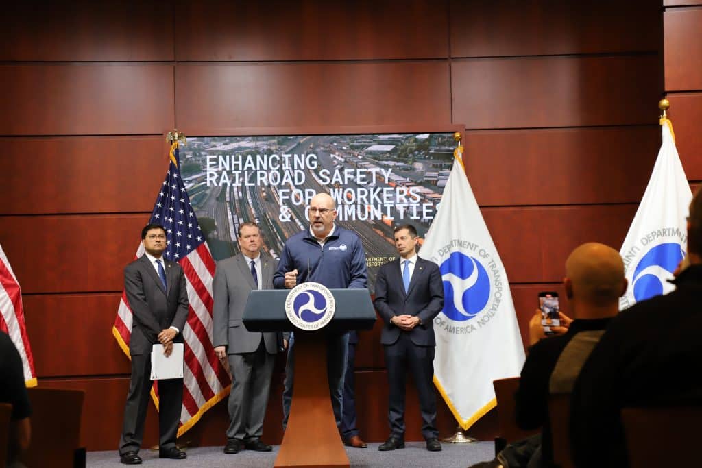 Định Lý Về Đường Trung Tuyến: Chứng Minh Khoảng Cách Từ Trọng Tâm Đến Đỉnh Tam Giác