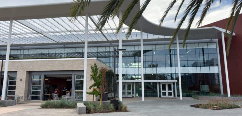 Học Tiếng Việt Cho Người Nước Ngoài: Khó Khăn, Lợi Thế Và Lộ Trình Thành Thạo