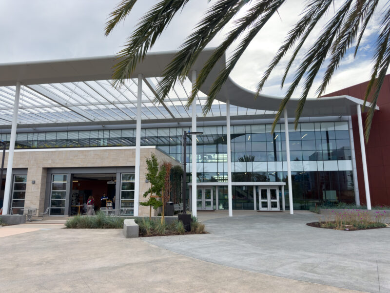 Học Tiếng Việt Cho Người Nước Ngoài: Khó Khăn, Lợi Thế Và Lộ Trình Thành Thạo