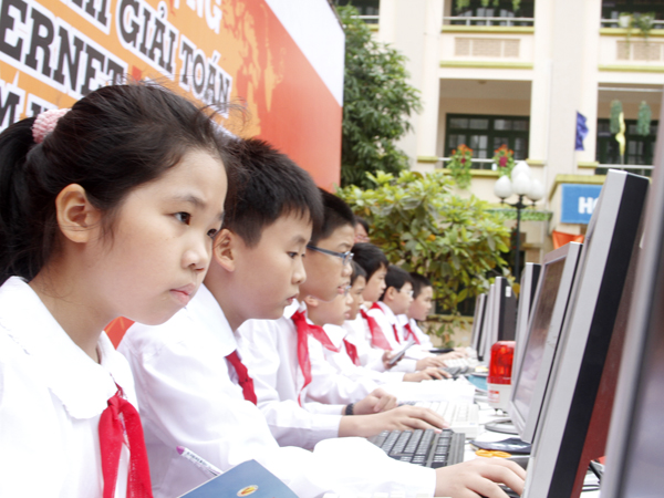 ViOlympic: Cuộc Thi Giải Toán Vật Lý Qua Mạng Và Những Định Hướng Mới