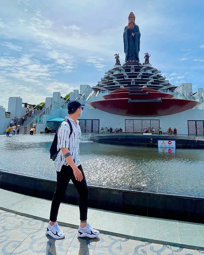 Tượng Phật Bà Tây Ninh là một trong những bức tượng nổi tiếng ở Việt Nam