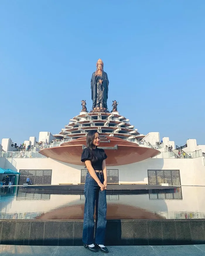 Tượng Phật Bà Tây Ninh là một trong những bức tượng nổi tiếng ở Việt Nam