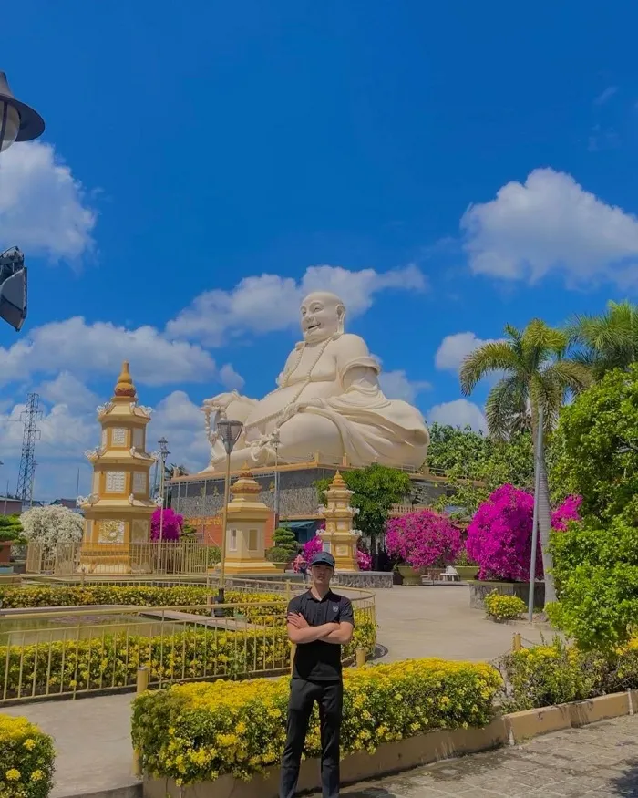 Tượng Phât Di Lặc là một trong những bức tượng nổi tiếng ở Việt Nam