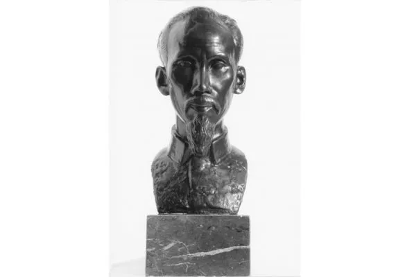 Tượng Bác Hồ của Vũ Cao Đàm