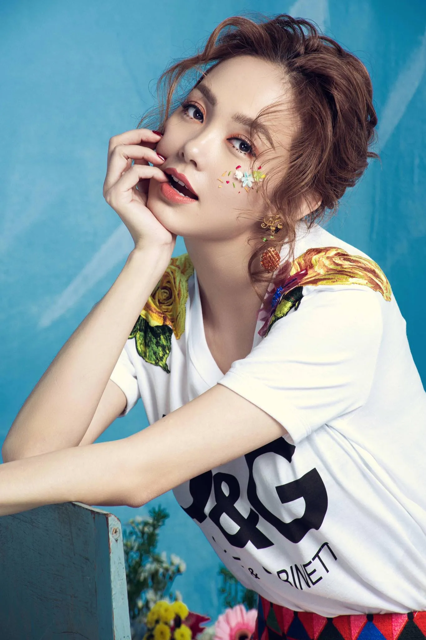 Diễn viên Minh Hằng rạng rỡ trong trang phục đen sang trọng