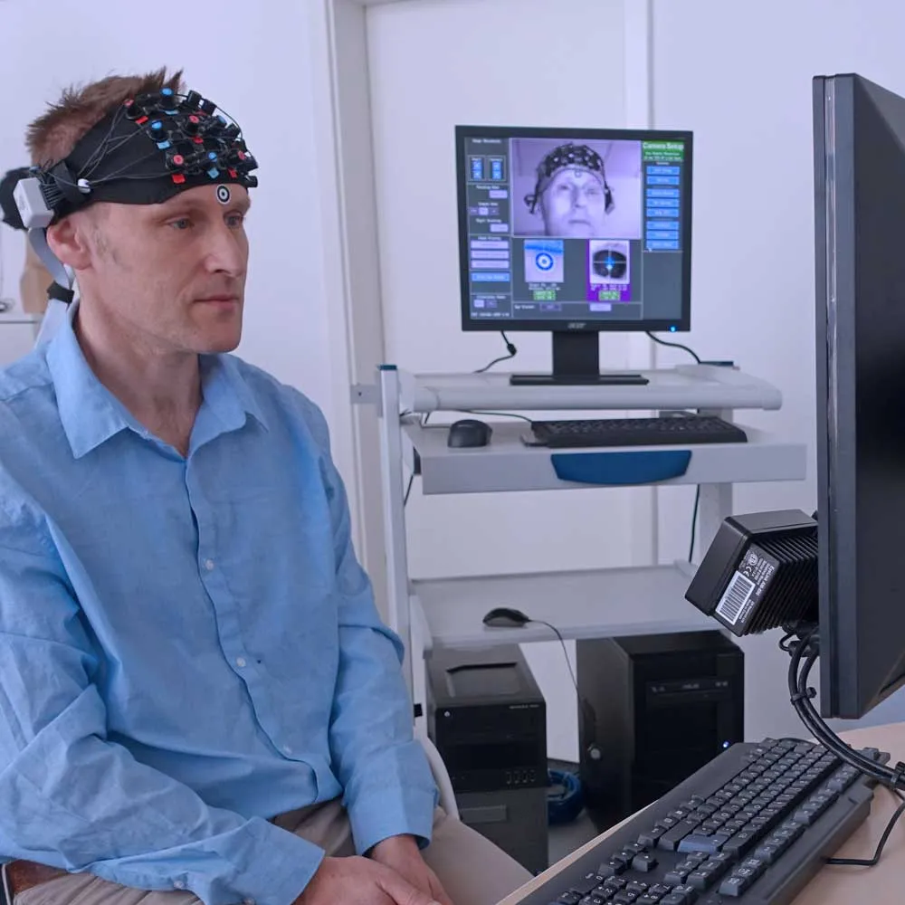 Mô phỏng nghiên cứu Neurology với sự kết hợp của thiết bị EyeLink và NIRx