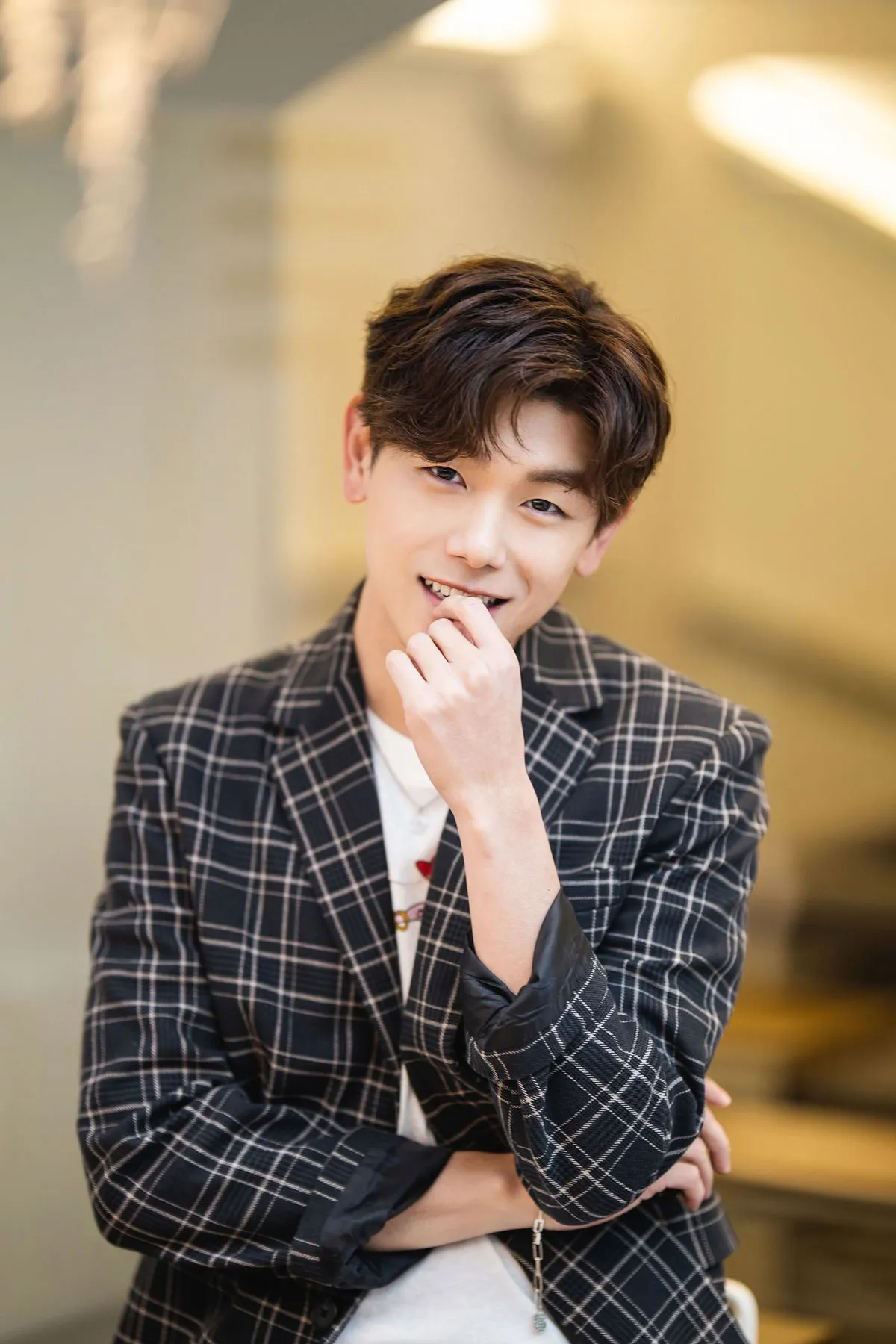 Ca sĩ Eric Nam trong một buổi biểu diễn Eyes Nose Lips đầy cảm xúc