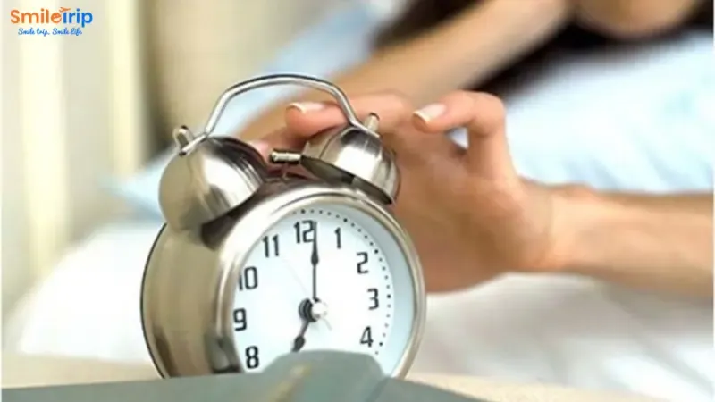 Du khách điều chỉnh đồng hồ và thói quen để thích nghi múi giờ mới