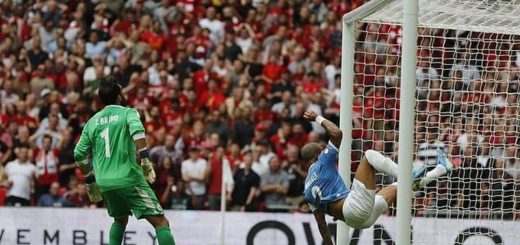 Những pha cứu thua trên vạch vôi không tưởng của các hậu vệ